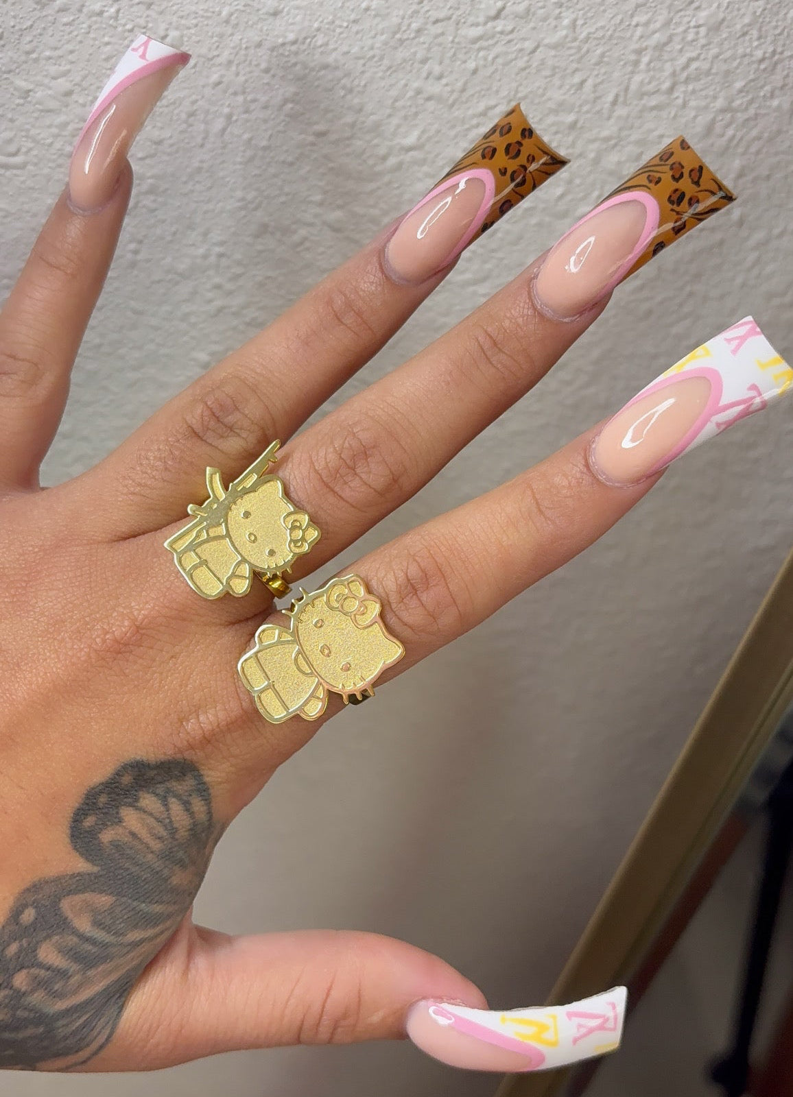 Hello Kitty Gun Ring